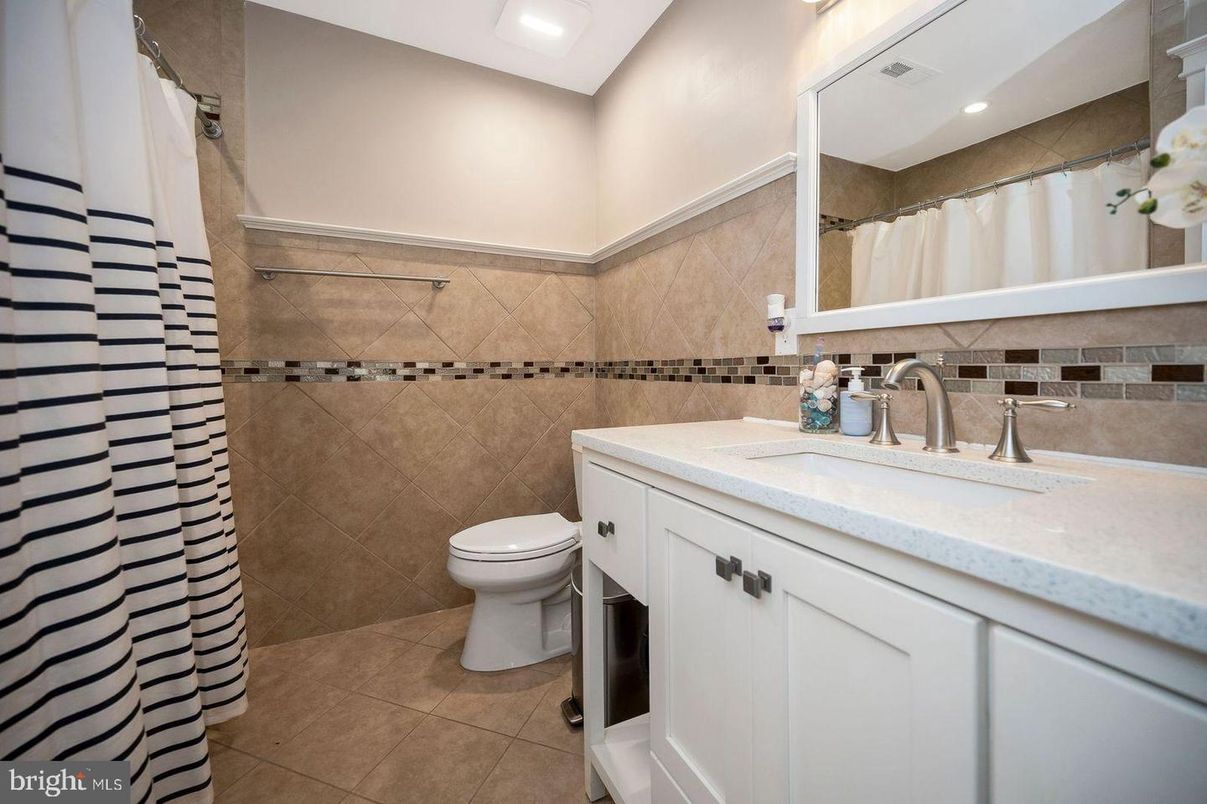 Bathroom, Interior, Recessed Lighting