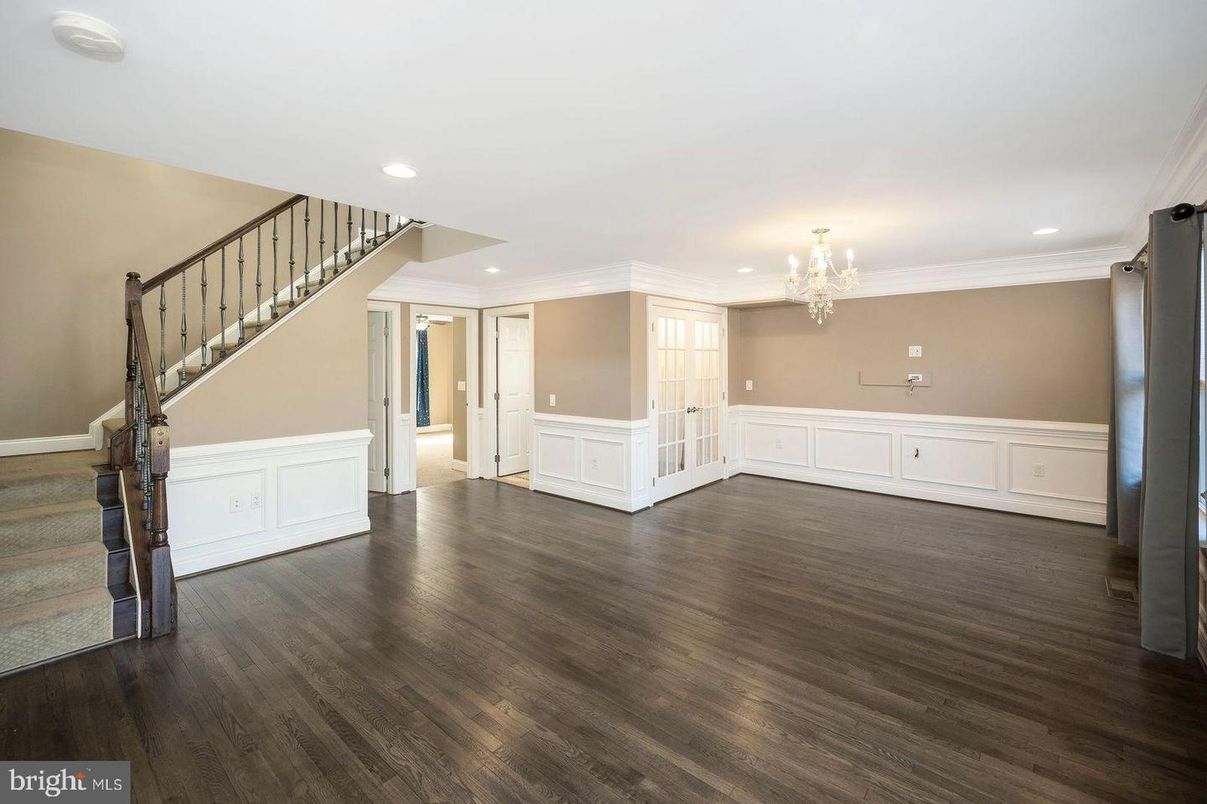 Chandelier, Empty room, Interior, Recessed Lighting, Wood Texture Flooring