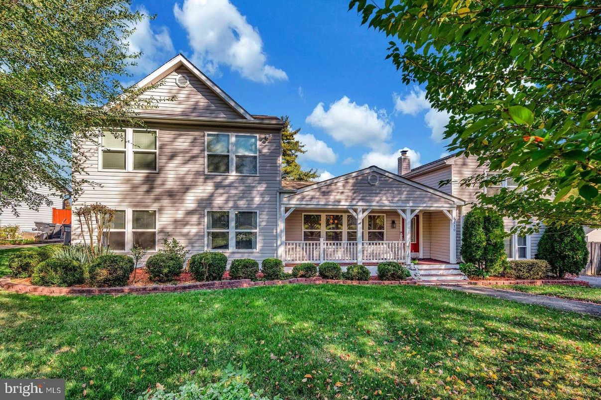 Exterior, Facade, Queen Anne Victorian