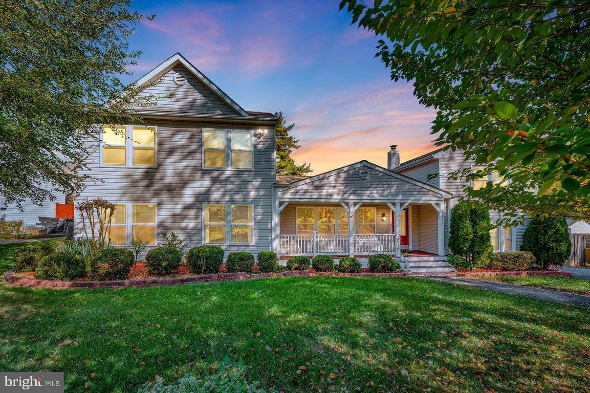 Backyard, Exterior, Facade, Queen Anne Victorian