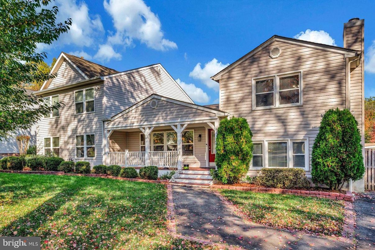 Exterior, Facade, Queen Anne Victorian