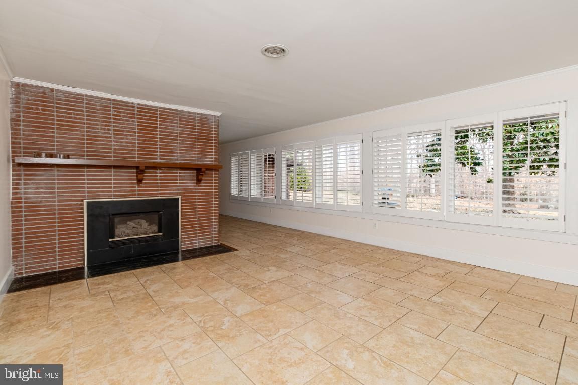 Empty room, Fireplace, Interior