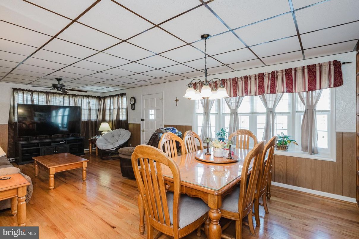 Chandelier, Dining room, Interior, Living room, Wood Texture Flooring