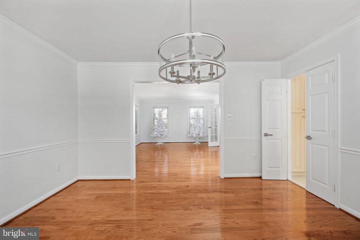 Chandelier, Empty room, Interior, Pendant Lights, Wood Texture Flooring