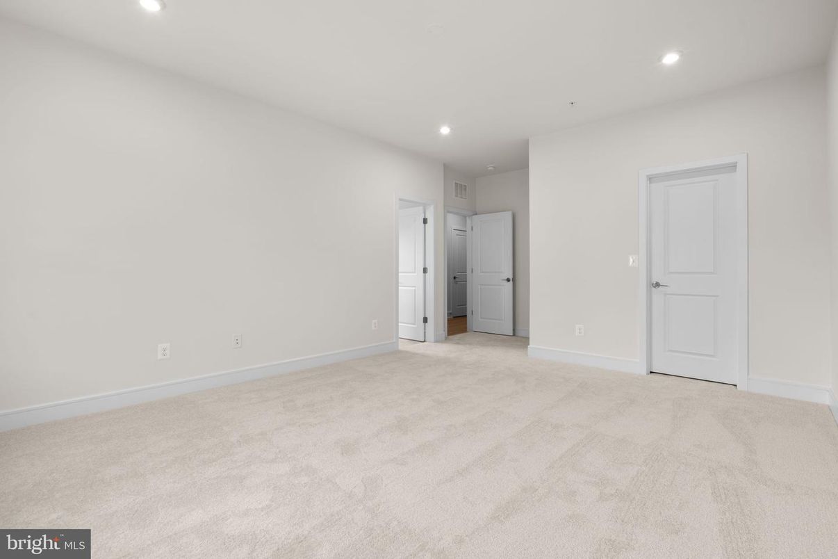 Empty room, Interior, Recessed Lighting