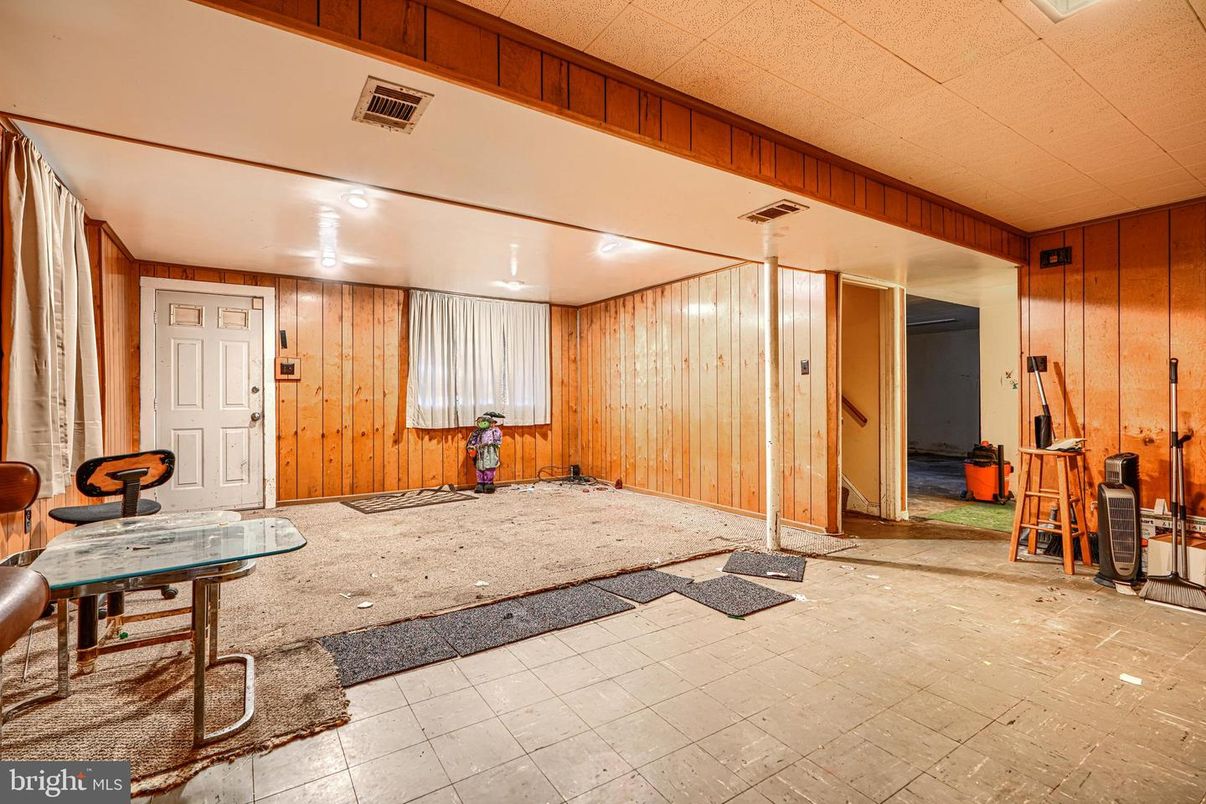 Interior, Wooden Walls