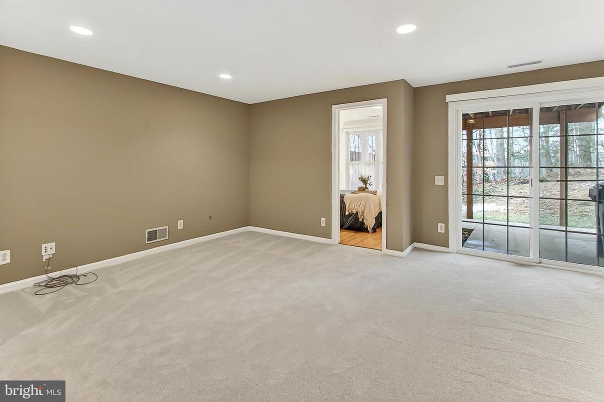 Empty room, Interior, Recessed Lighting