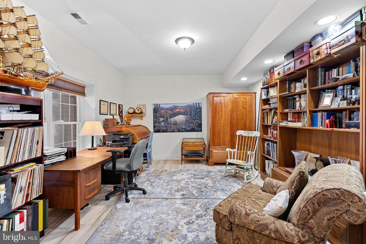 Home Office, Interior, Recessed Lighting, Wood Texture Flooring
