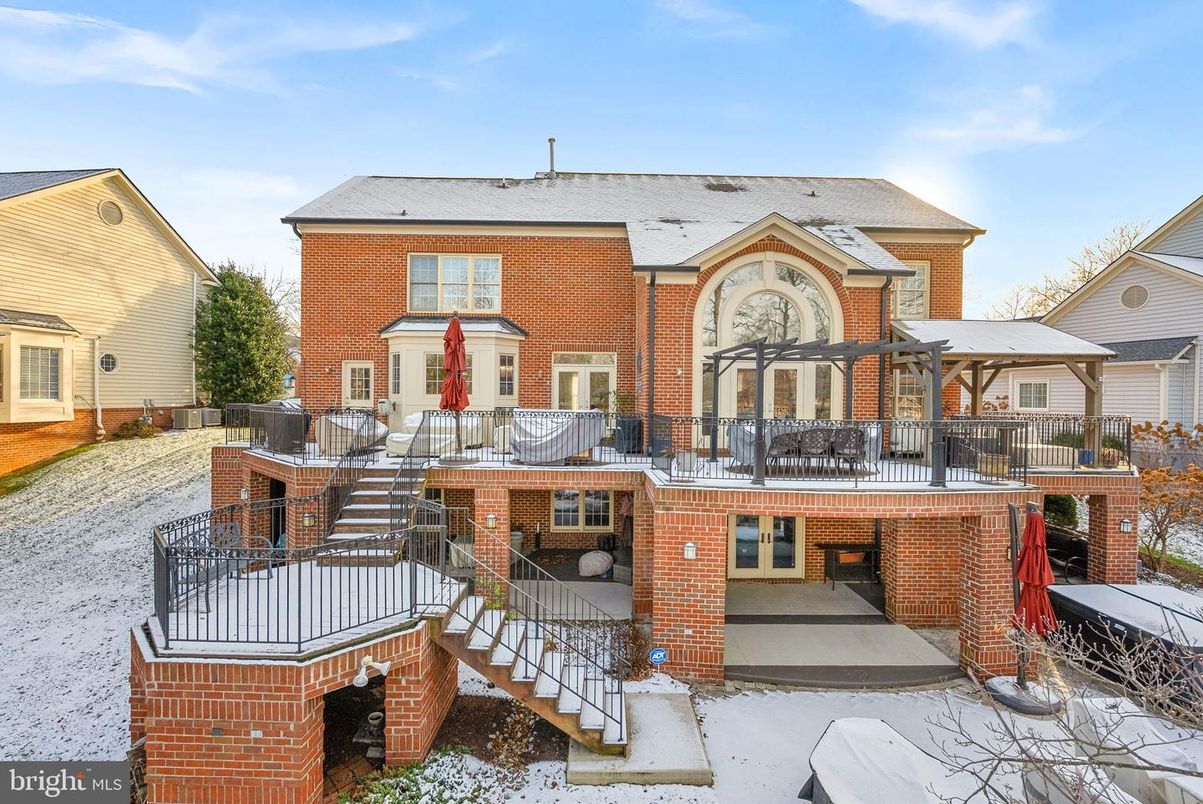 Exterior, Facade, Brick Facade, Rowhouse