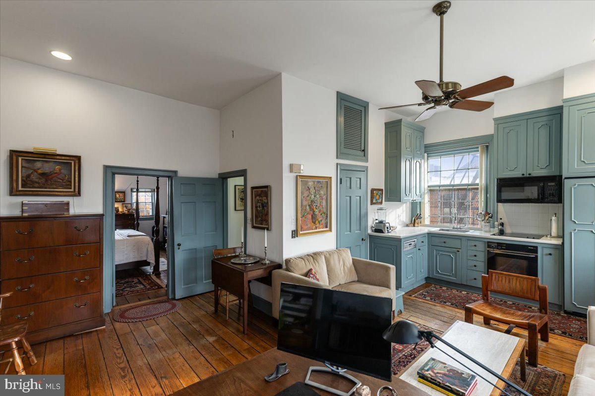 Bedroom, Interior, Kitchen, Recessed Lighting, Wood Texture Flooring