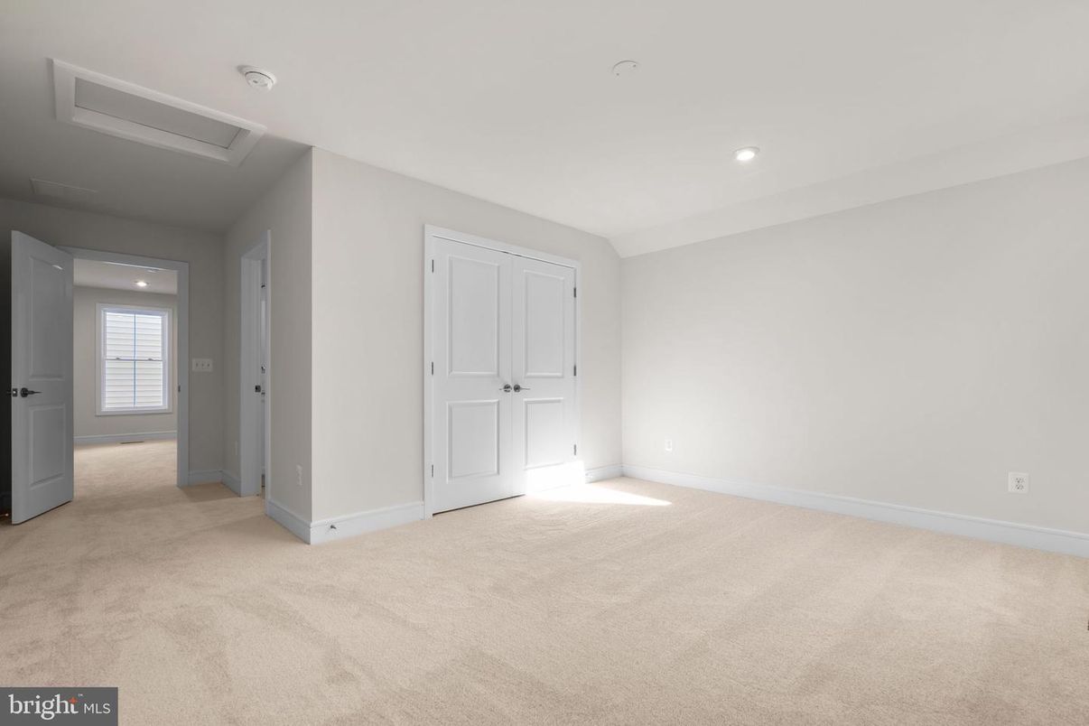 Empty room, Interior, Recessed Lighting