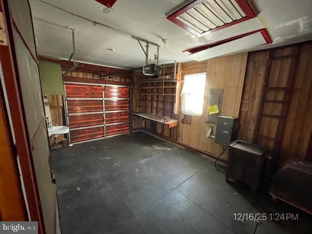 Garage, Interior, Wooden Walls