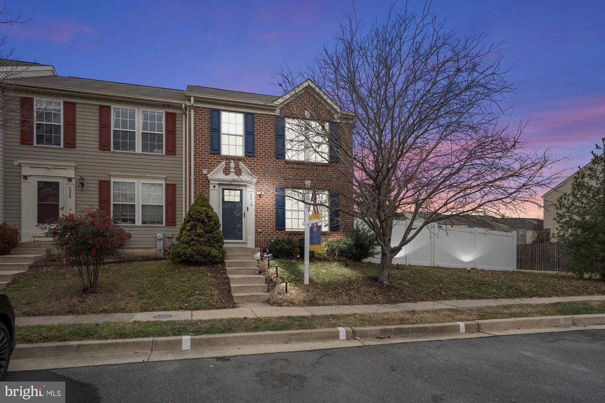 Exterior, Facade, Brick Facade, Georgian