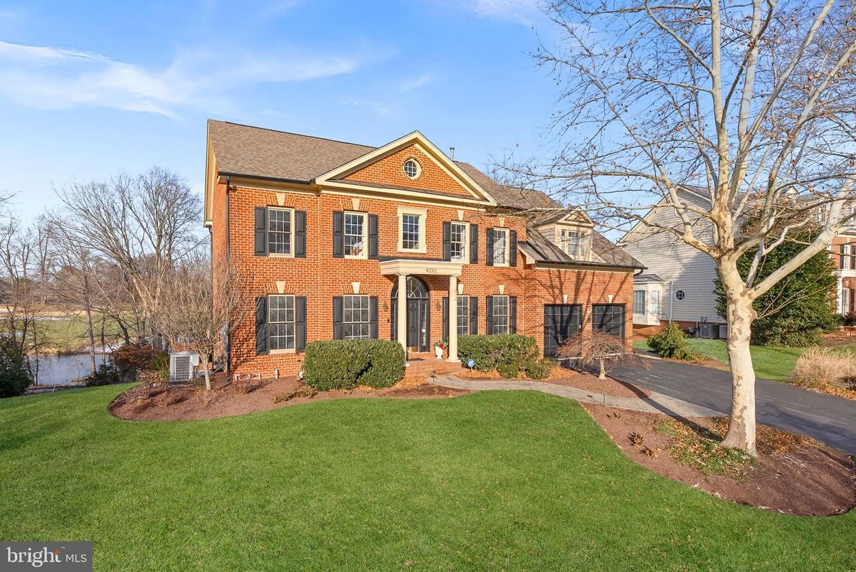 Backyard, Exterior, Facade, Brick Facade, Georgian