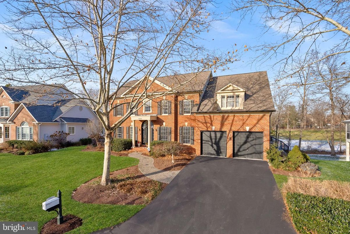 Attached, Exterior, Facade, Brick Facade, Cape Cod