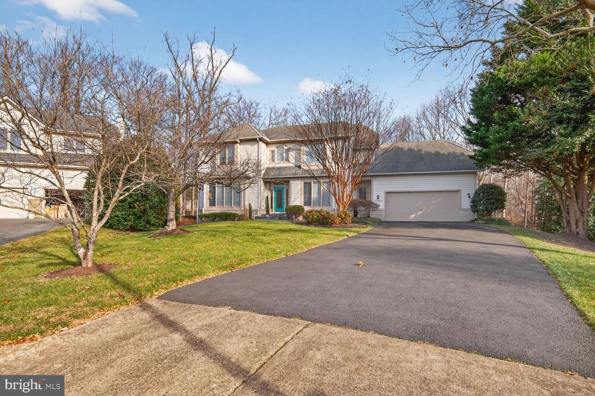 Attached, Backyard, Exterior, Facade, French Provincial