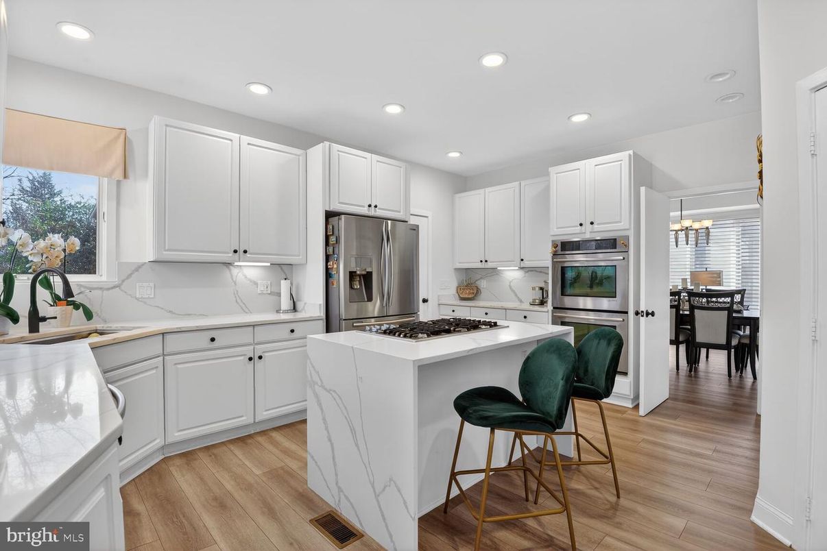 Chandelier, Dining room, Interior, Kitchen, Recessed Lighting, Stainless Steel Appliances, Wood Texture Flooring