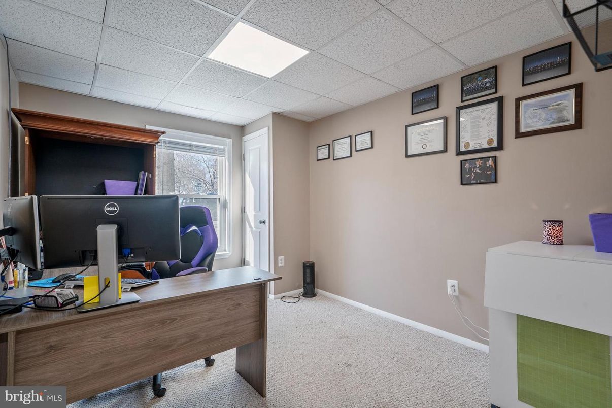 Home Office, Interior