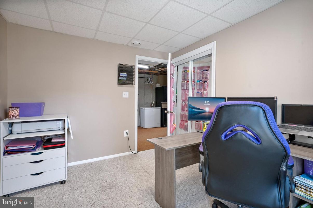 Home Office, Interior