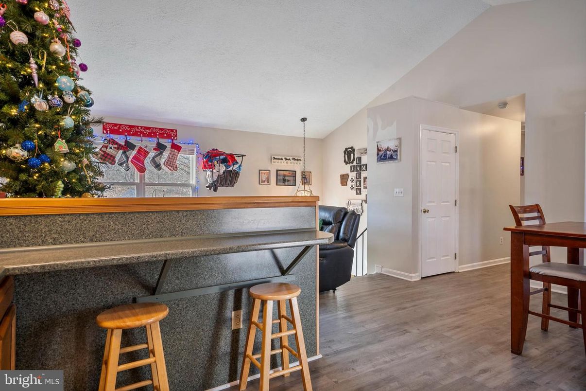 Interior, Pendant Lights, Wood Texture Flooring