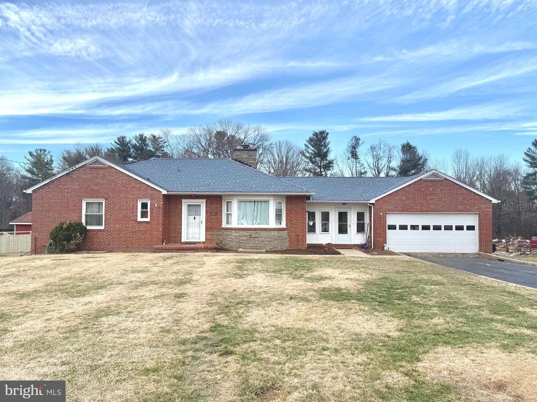 Attached, Exterior, Facade, Brick Facade, Ranch