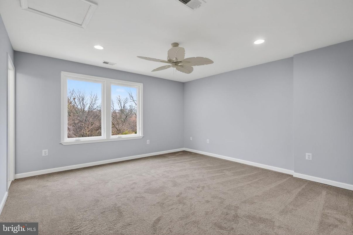 Empty room, Interior, Recessed Lighting
