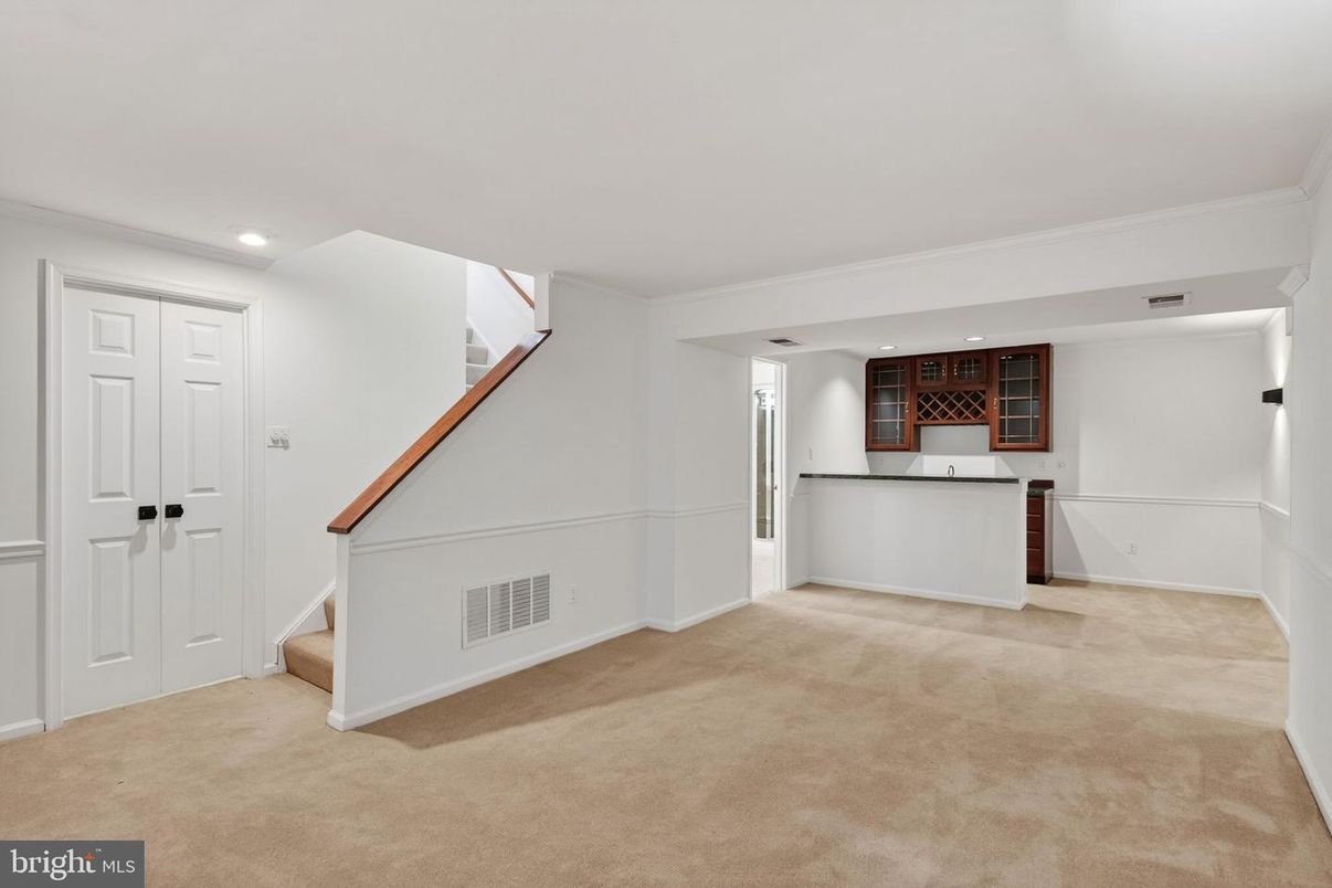 Empty room, Interior, Recessed Lighting