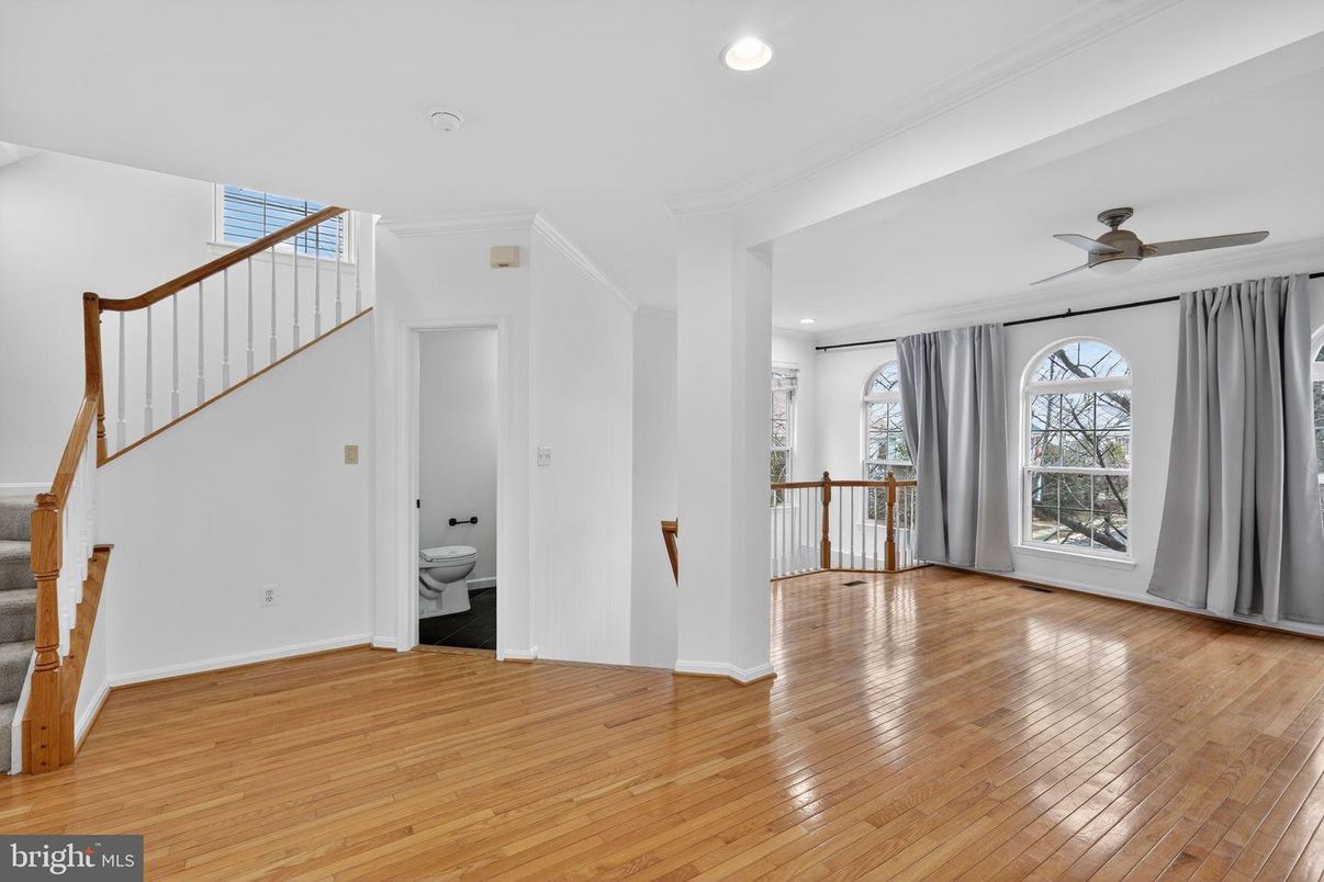 Bathroom, Interior, Recessed Lighting, Wood Texture Flooring