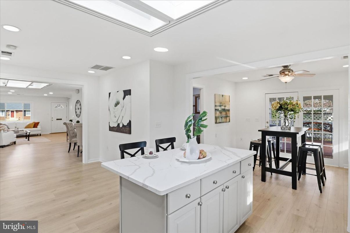 Dining room, Interior, Living room, Recessed Lighting, Wood Texture Flooring
