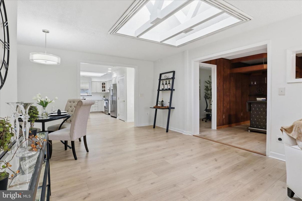 Dining room, Interior, Kitchen, Pendant Lights, Wood Texture Flooring, Wooden Walls