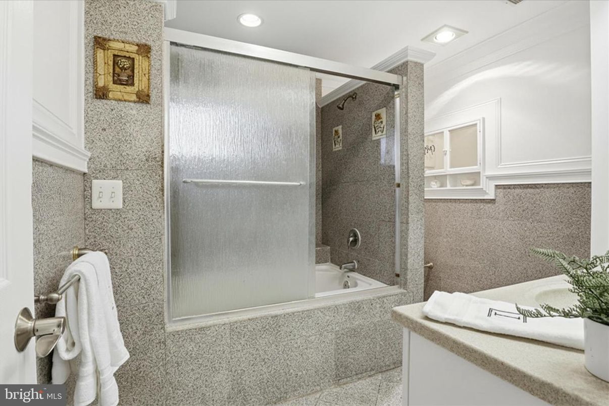 Bathroom, Interior, Recessed Lighting