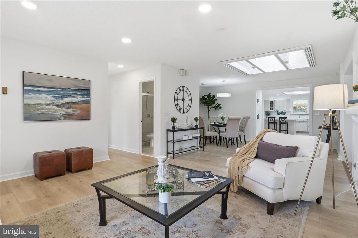 Dining room, Interior, Living room, Pendant Lights, Recessed Lighting, Wood Texture Flooring