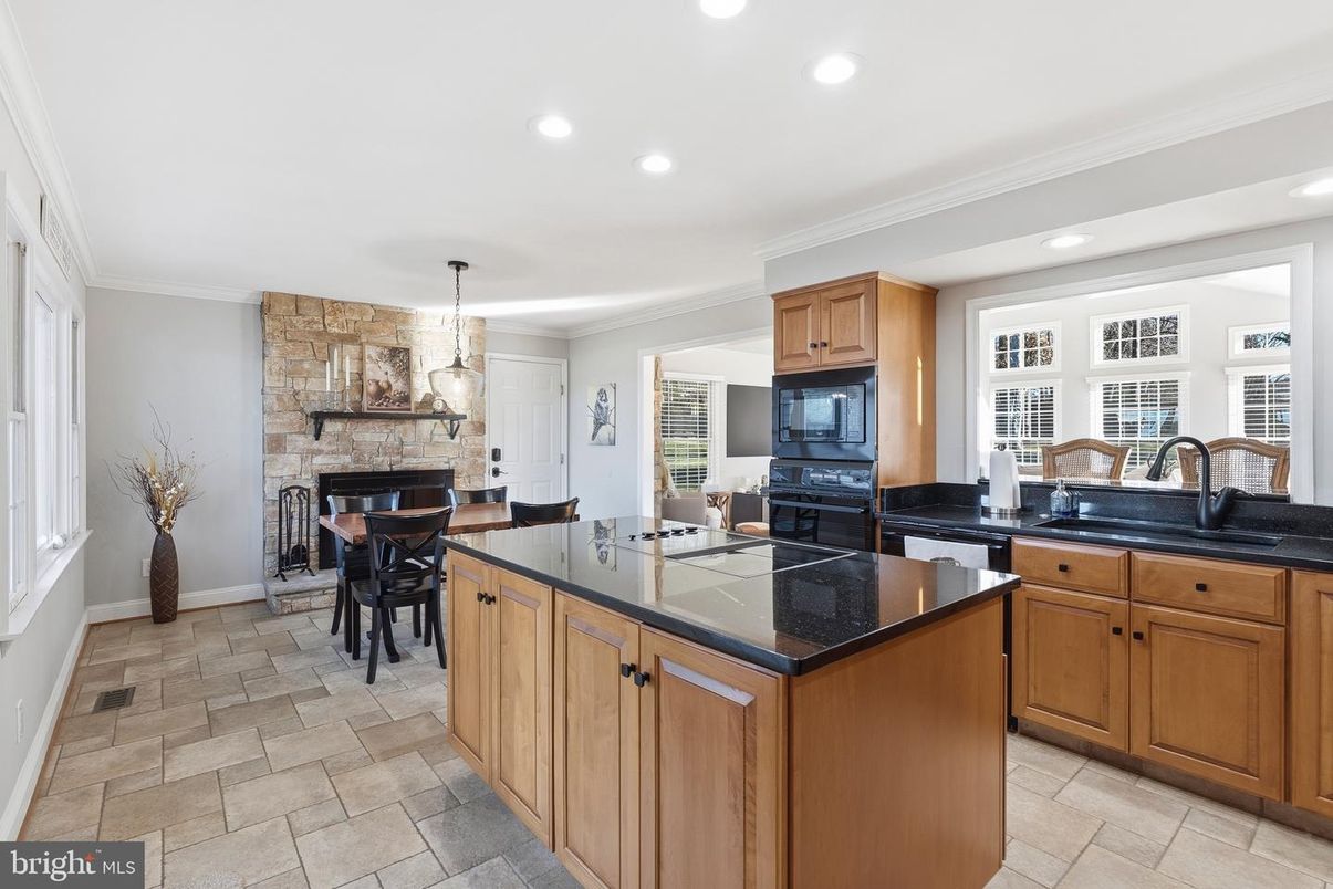 Dining room, Interior, Kitchen, Pendant Lights, Recessed Lighting, Stone Walls