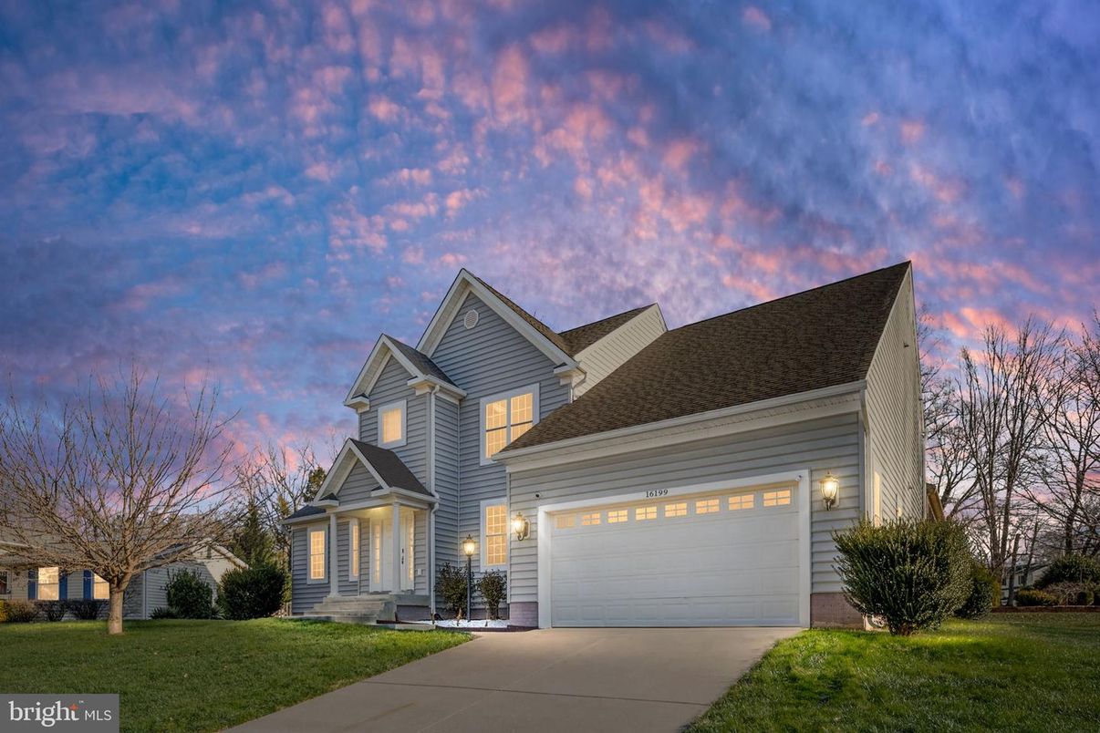 Attached, Exterior, Facade, Farmhouse