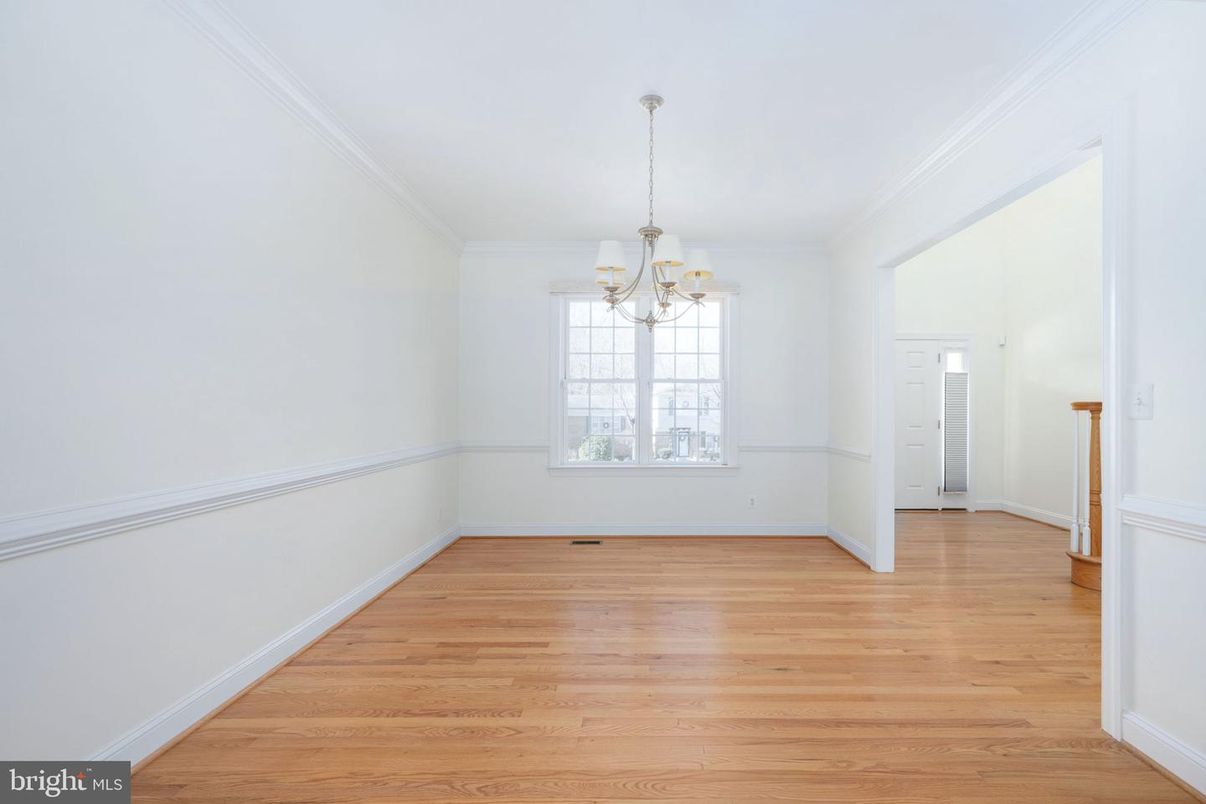 Chandelier, Empty room, Interior, Wood Texture Flooring
