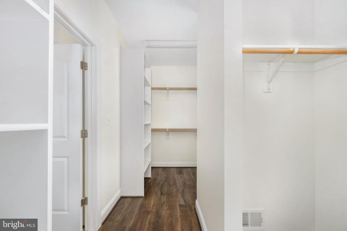 Interior, Walk-in Closets, Wood Texture Flooring