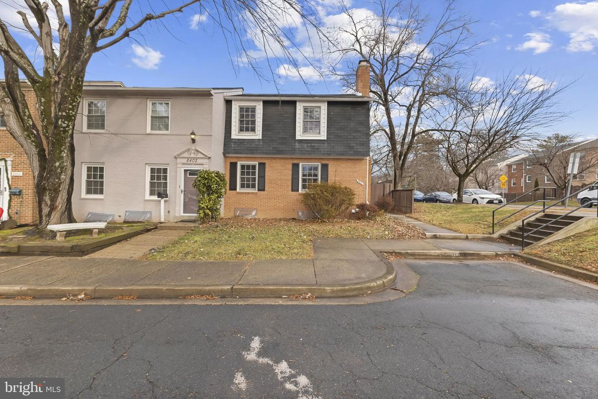 Exterior, Facade, Brick Facade, Raised Ranch