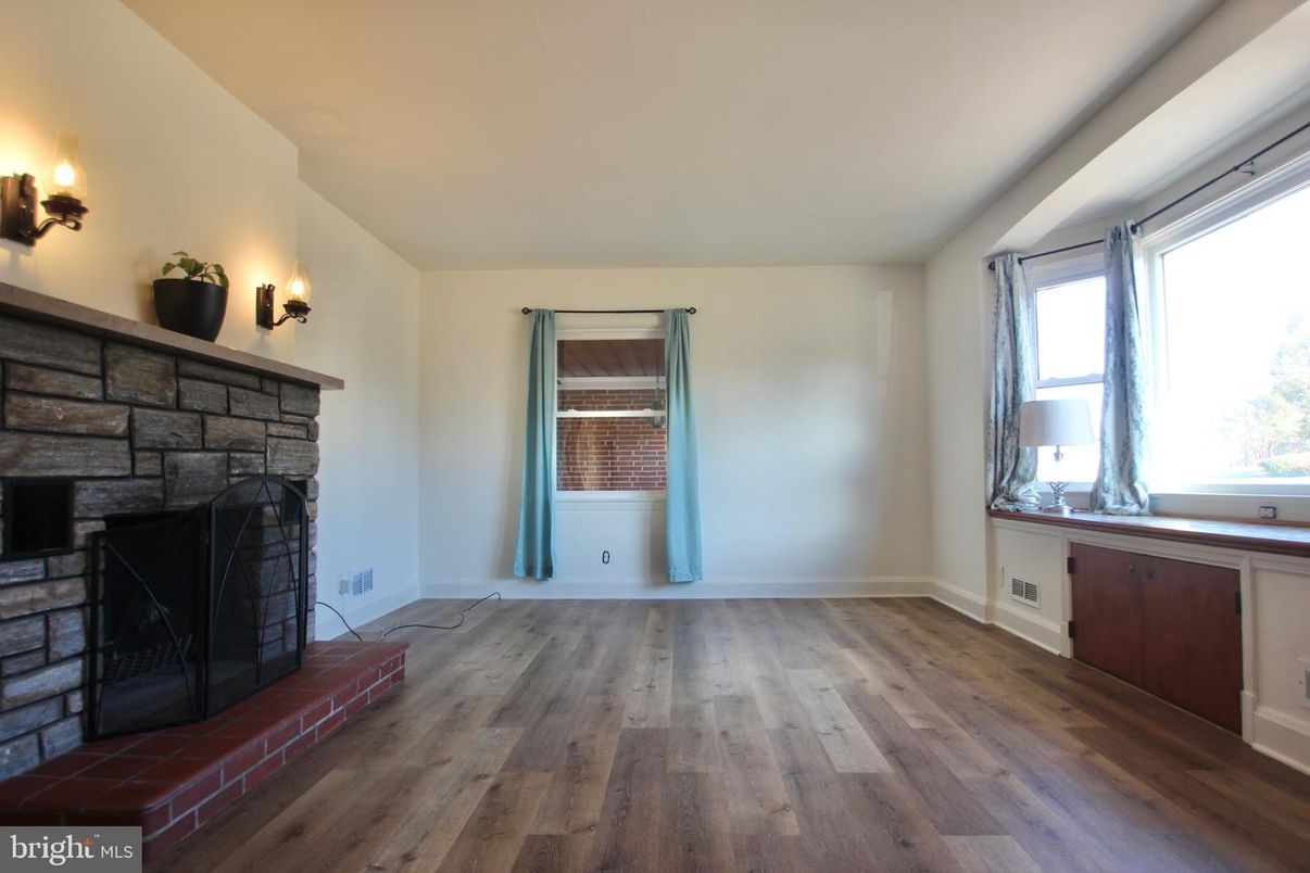 Empty room, Fireplace, Interior, Wood Texture Flooring