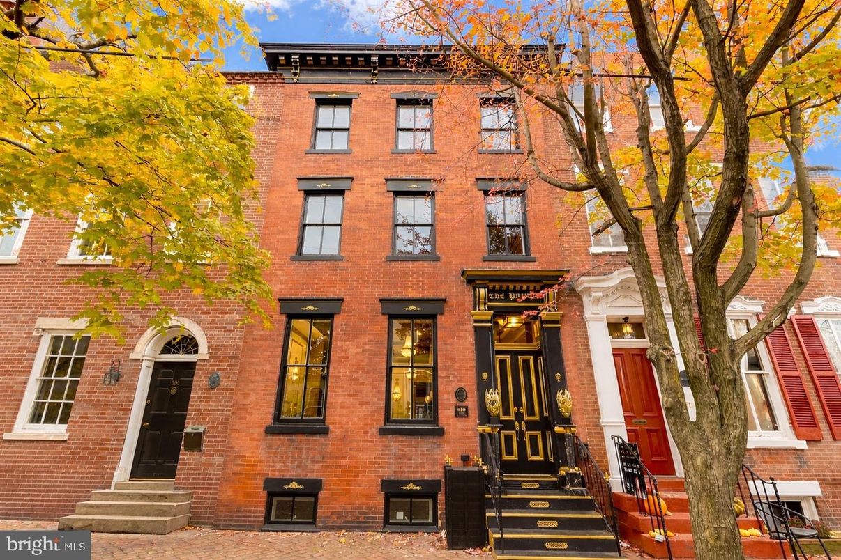 Exterior, Facade, Brick Facade, Rowhouse