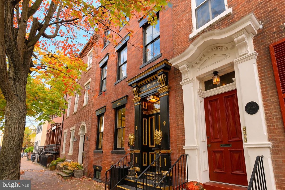 Exterior, Facade, Brick Facade, Rowhouse