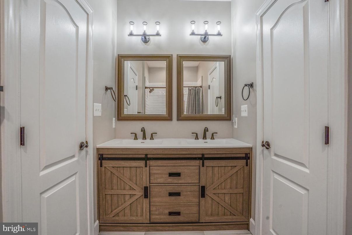 Bathroom, Dual Sink Vanities, Interior