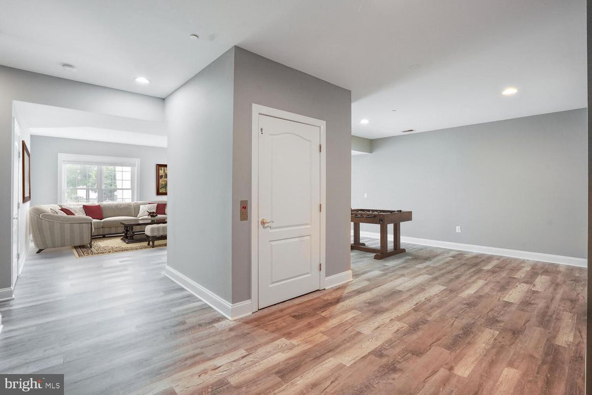 Game Room, Interior, Living room, Recessed Lighting, Wood Texture Flooring