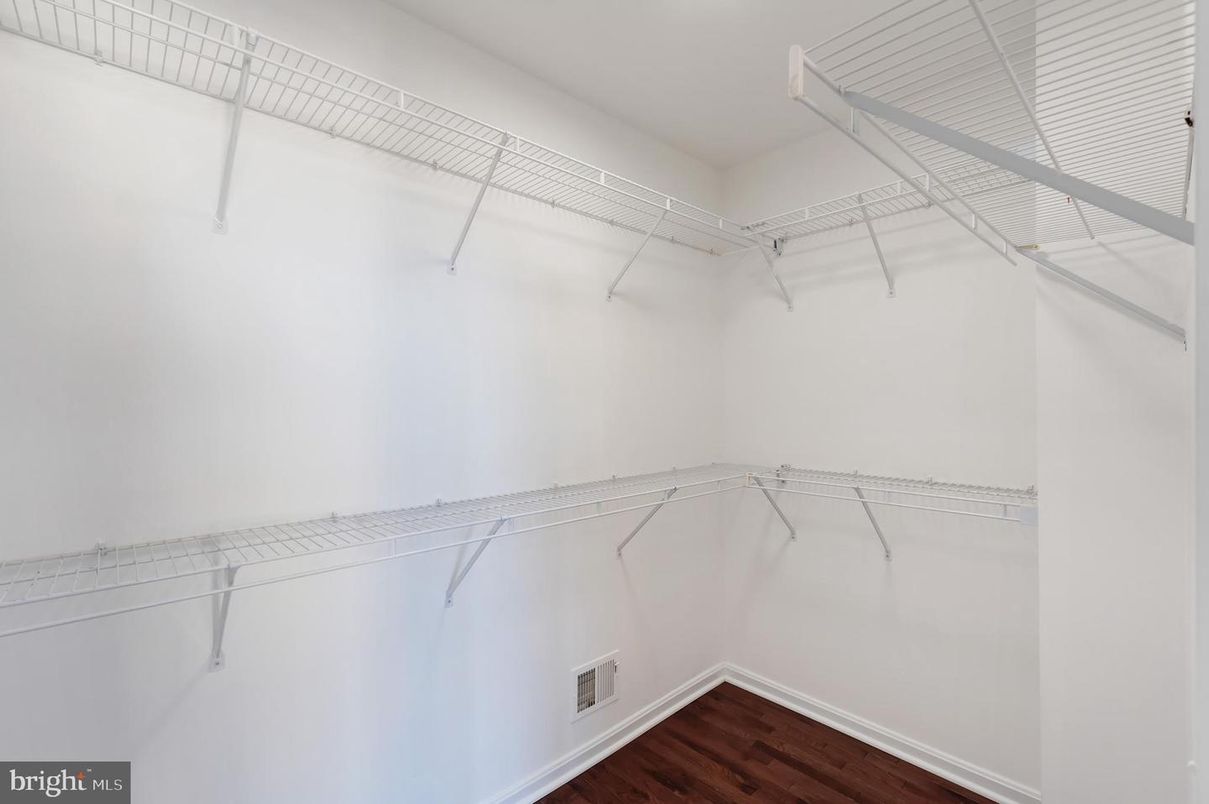 Interior, Walk-in Closets, Wood Texture Flooring