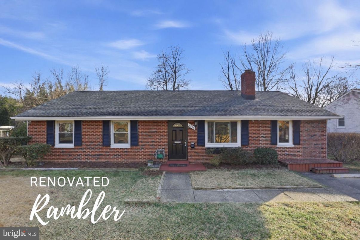 Exterior, Facade, Brick Facade, Cape Cod