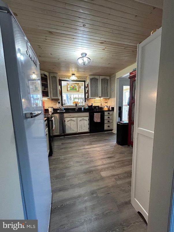 Interior, Kitchen, Wooden Ceilings, Wood Texture Flooring