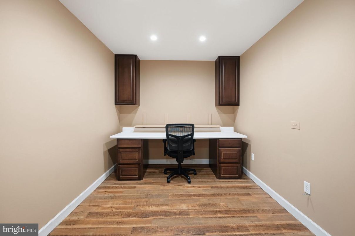Home Office, Interior, Recessed Lighting, Wood Texture Flooring