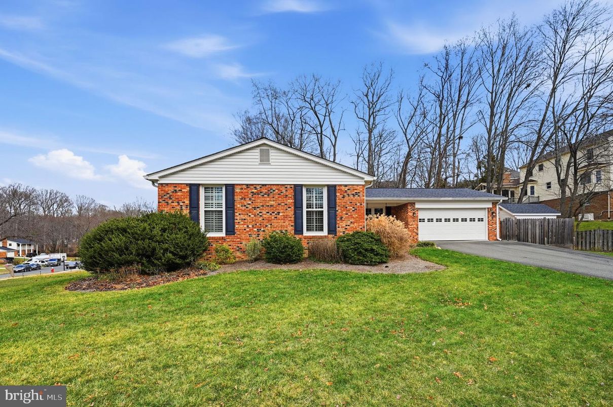 Attached, Detached Garage, Exterior, Facade, Brick Facade, Ranch