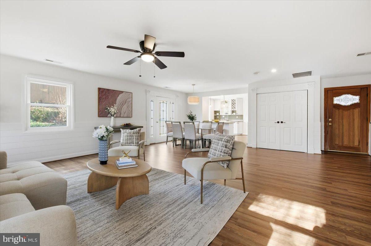 Dining room, Interior, Living room, Pendant Lights, Recessed Lighting, Wood Texture Flooring