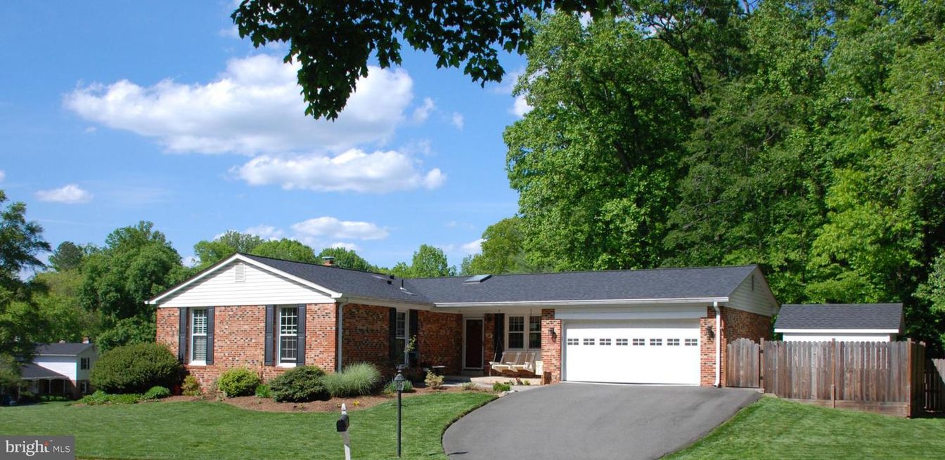 Attached, Exterior, Facade, Brick Facade, Ranch