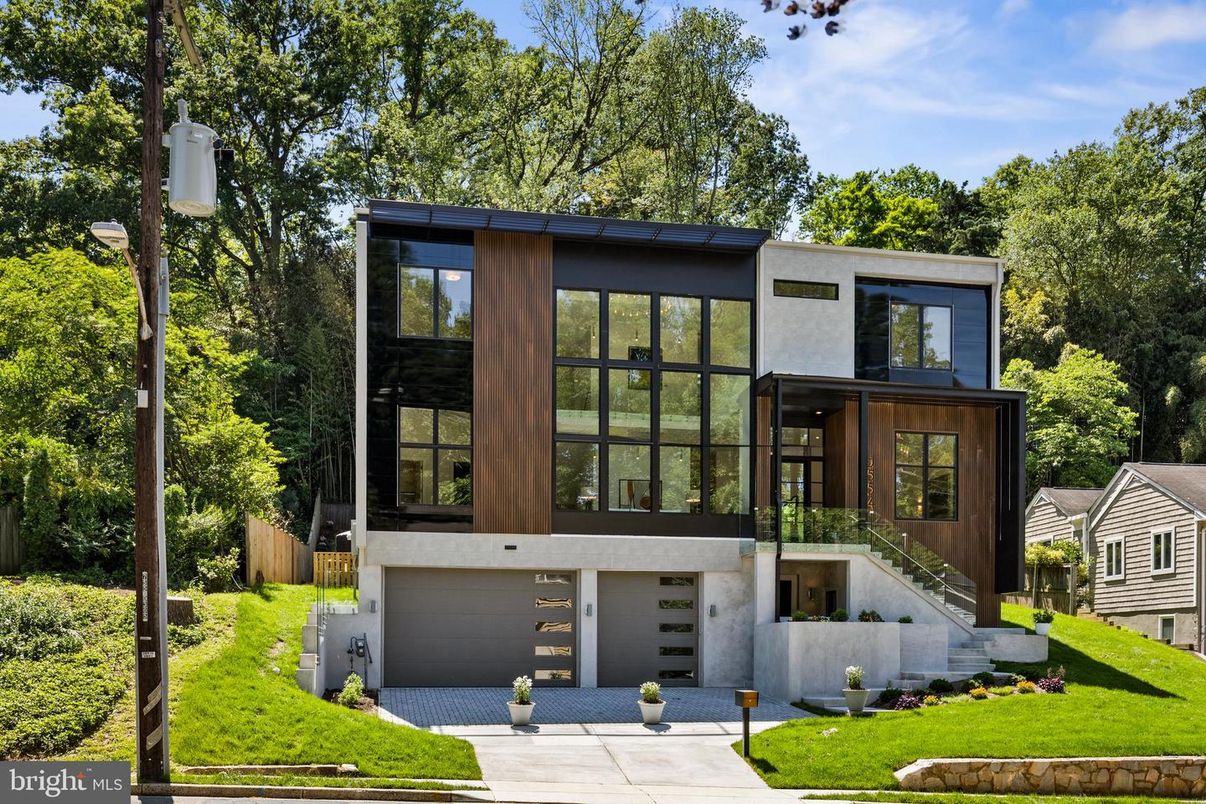 Attached, Exterior, Facade, Modern